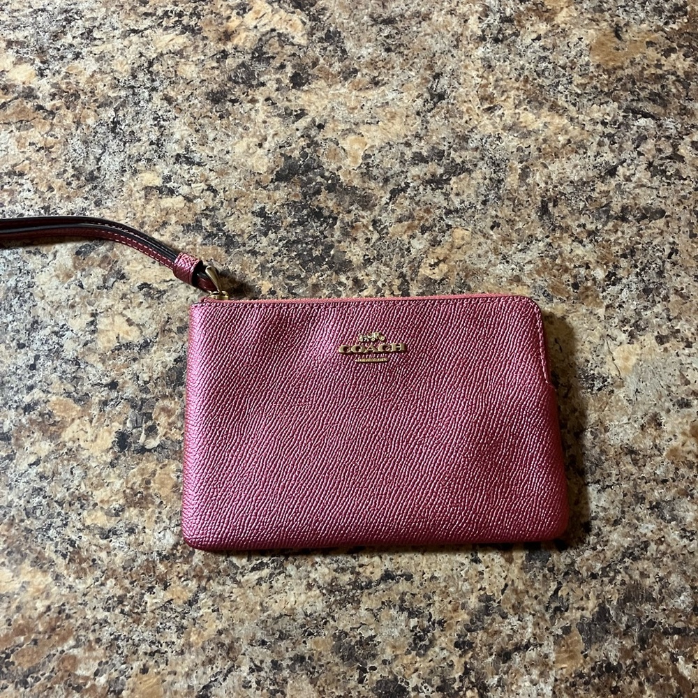 🌸 Coach Metallic Rose Pink Wristlet Pouch with Wrist Strap - Picture 1 of 7